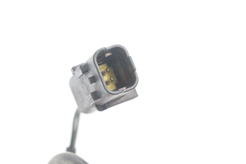 photo de INTERRUPTOR DE LUZ DE FREIO DIREITO PEUGEOT SATELIS 125 (2006 - 2009) - Outro ângulo de visão