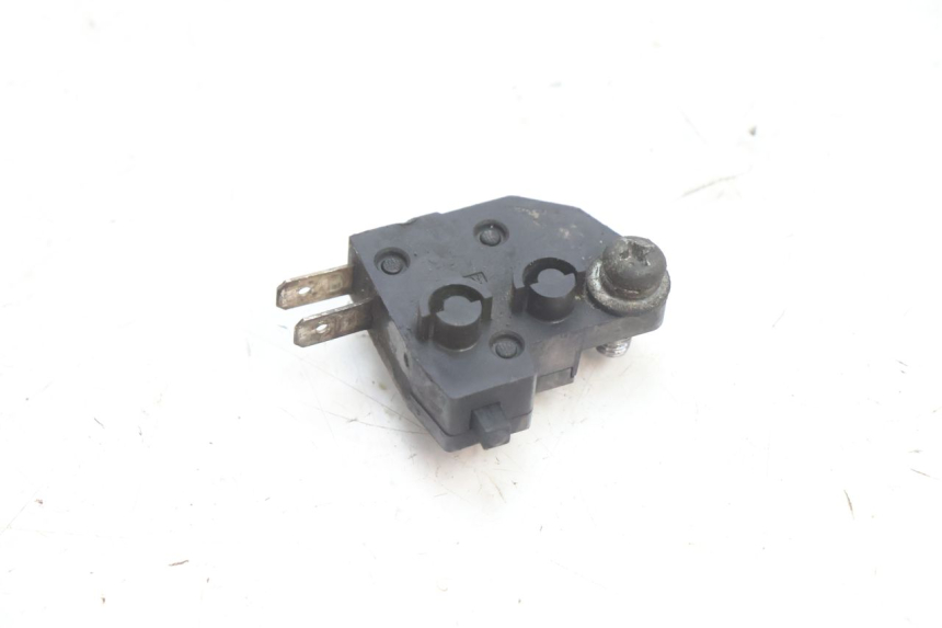 photo de INTERRUPTOR DE LUZ DE FREIO DIREITO PEUGEOT SATELIS 125 (2006 - 2009) - Detalhe da peça