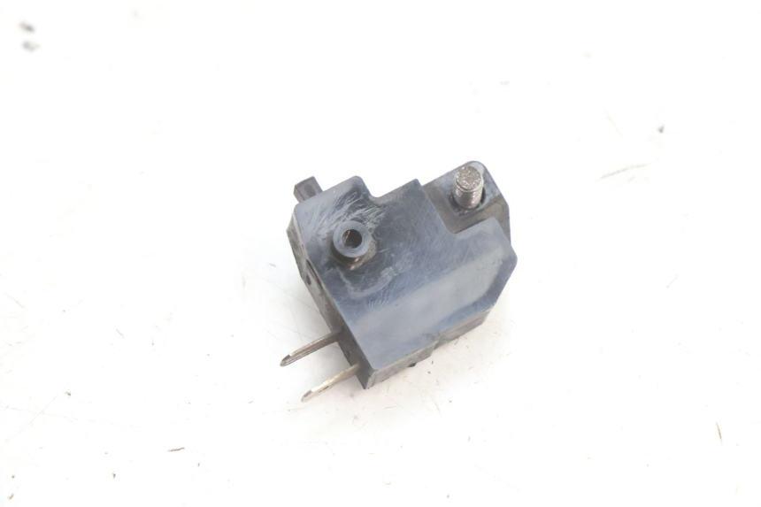 photo de INTERRUPTOR DE LUZ DE FREIO DIREITO PEUGEOT SATELIS 125 (2006 - 2009) - Zoom do estado de desgaste