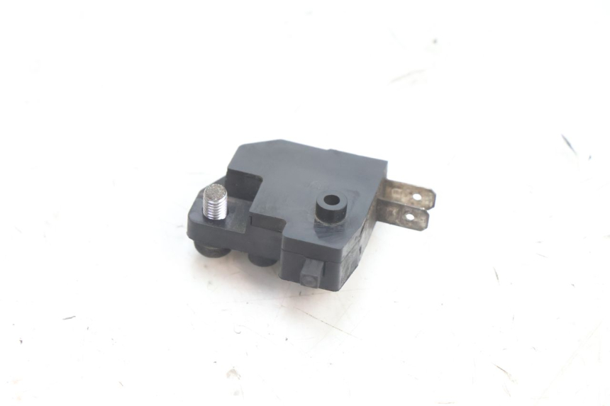 photo de INTERRUPTOR DE LUZ DE FREIO DIREITO PEUGEOT SATELIS 125 (2006 - 2009) - Outro ângulo de visão
