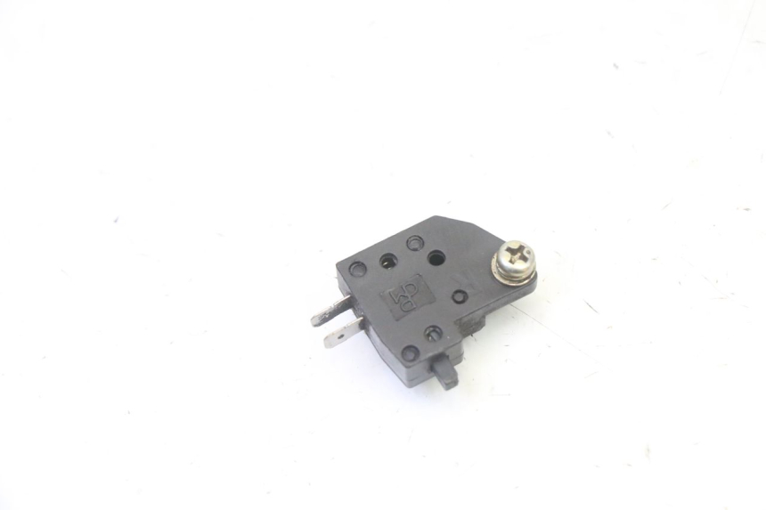 photo de INTERRUPTOR DE LUZ DE FREIO DIREITO DERBI SENDA SM DRD 50 (2008 - 2013) - Outro ângulo de visão