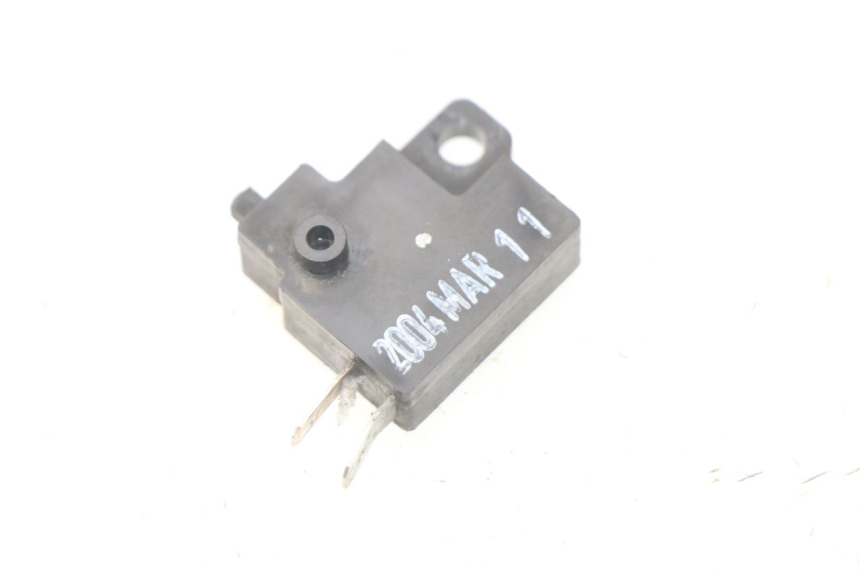 photo de INTERRUPTOR DE LUZ DE FREIO DIREITO HONDA SES DYLAN 125 (2002 - 2006) - Vista principal