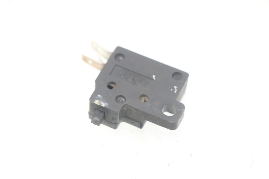 photo de INTERRUPTOR DE LUZ DE FREIO DIREITO HONDA SES DYLAN 125 (2002 - 2006) - Detalhe da peça