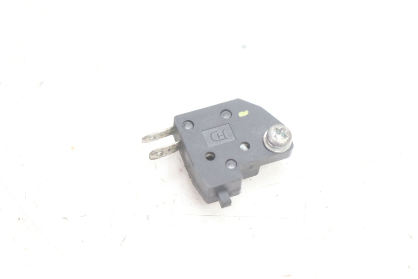photo de INTERRUPTOR DE LUZ DE FREIO DIREITO MASH SEVENTY FIVE 125 (2013 - 2021) - Detalhe da peça