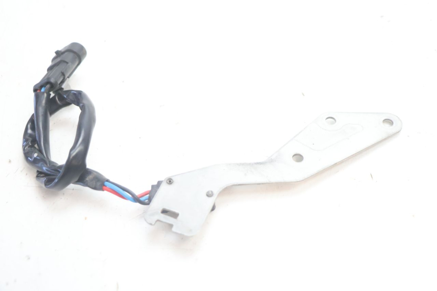 photo de CONTATOR DE LUZ DE FREIO DIREITA CAN-AM SPYDER RS 1000 (2008 - 2012) - Outro ângulo de visão