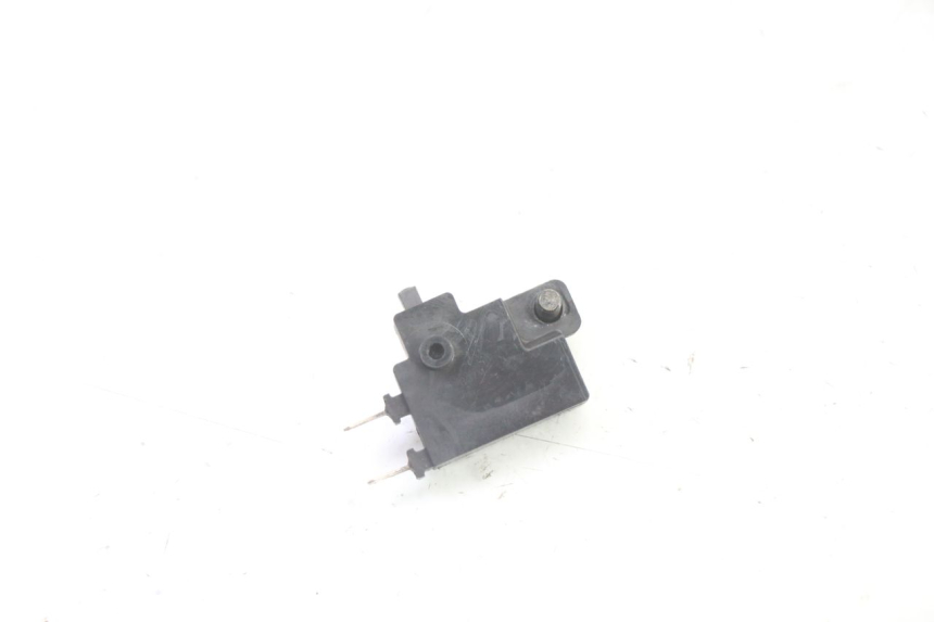photo de INTERRUPTOR DE LUZ DE FREIO DIREITO HONDA ST PAN EUROPEAN 1300 (2002 - 2013) - Zoom do estado de desgaste
