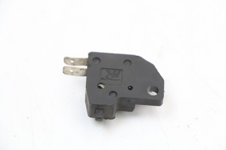 photo de INTERRUPTOR DE LUZ DE FREIO DIREITO KYMCO SUPER 8 4T 50 (2021 - 2024) - Detalhe da peça
