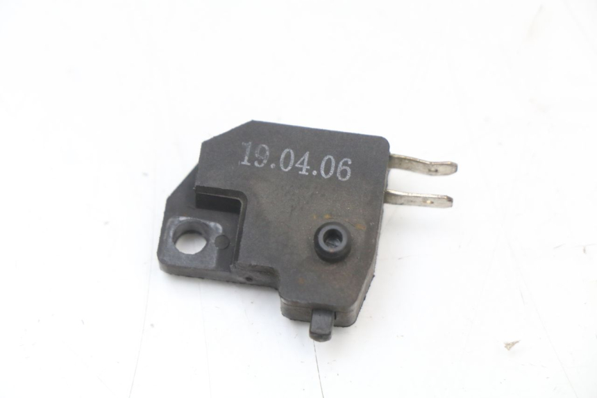 photo de INTERRUPTOR DE LUZ DE FREIO DIREITO KYMCO SUPER 8 4T 50 (2021 - 2024) - Zoom do estado de desgaste