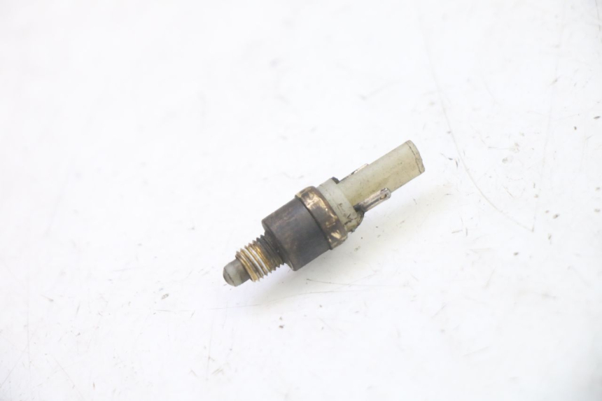 photo de INTERRUPTOR DE LUZ DE FREIO DIREITO KTM SUPERENDURO R 950 (2005 - 2009) - Detalhe da peça