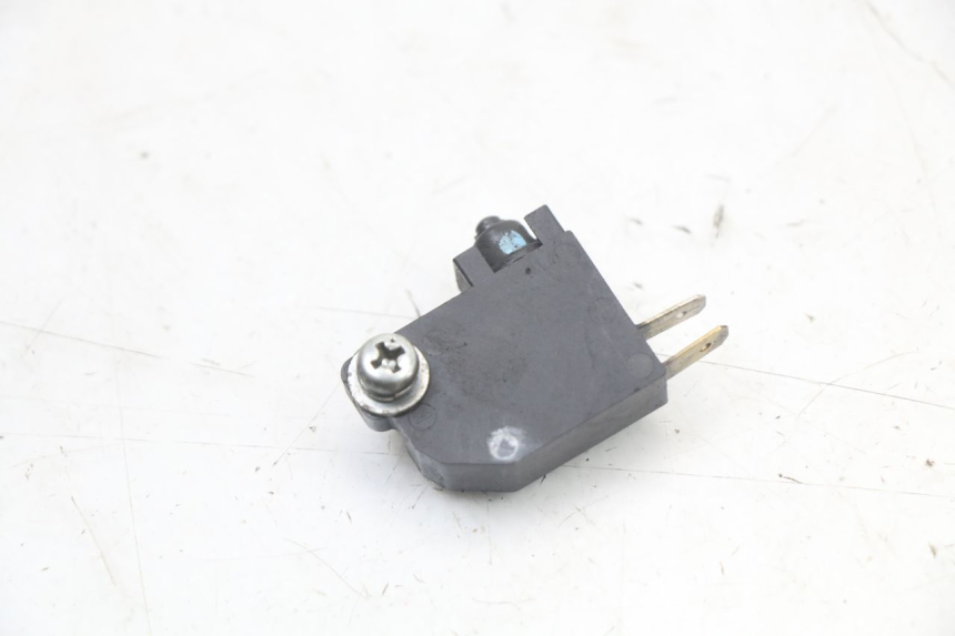 photo de INTERRUPTOR DE LUZ DE FREIO DIREITO SUZUKI BURGMAN 125 (2018 - 2021) - Vista principal