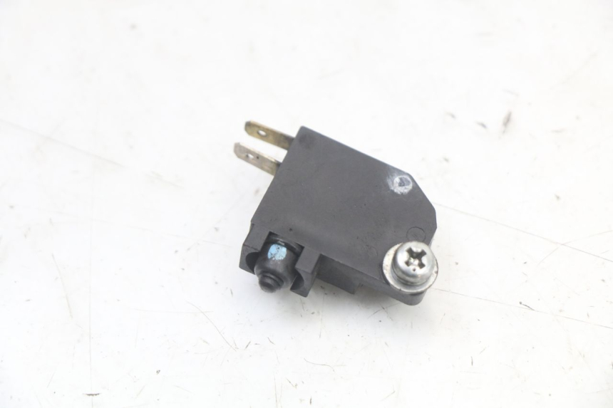photo de INTERRUPTOR DE LUZ DE FREIO DIREITO SUZUKI BURGMAN 125 (2018 - 2021) - Detalhe da peça