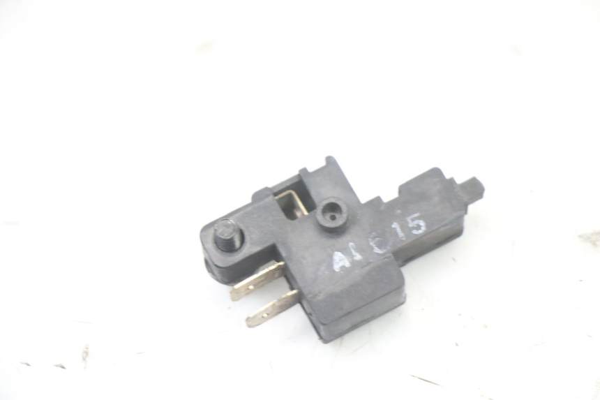 photo de INTERRUPTOR DE LUZ DE FREIO DIREITO SUZUKI GSX F GSXF 650 (2007 - 2015) - Outro ângulo de visão