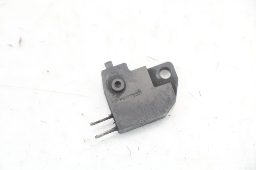photo de INTERRUPTOR DE LUZ DE FREIO DIREITO SUZUKI SV S 650 (1999 - 2002) - Vista principal