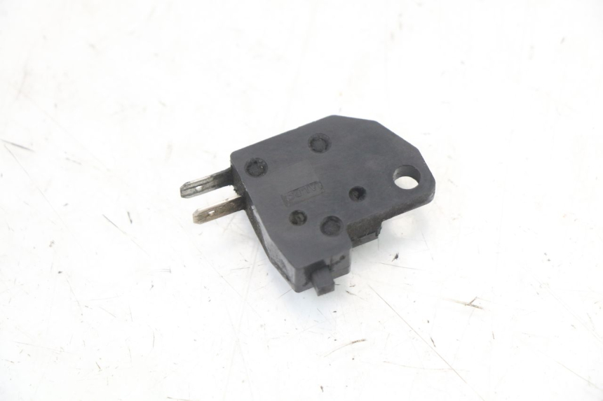 photo de INTERRUPTOR DE LUZ DE FREIO DIREITO SUZUKI SV S 650 (1999 - 2002) - Outro ângulo de visão