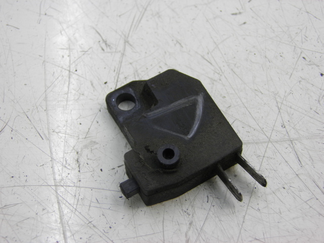 photo de INTERRUPTOR DE LUZ DE FREIO DIREITO SUZUKI TU X TUX VOLTY 125 (1999 - 2001) - Zoom do estado de desgaste