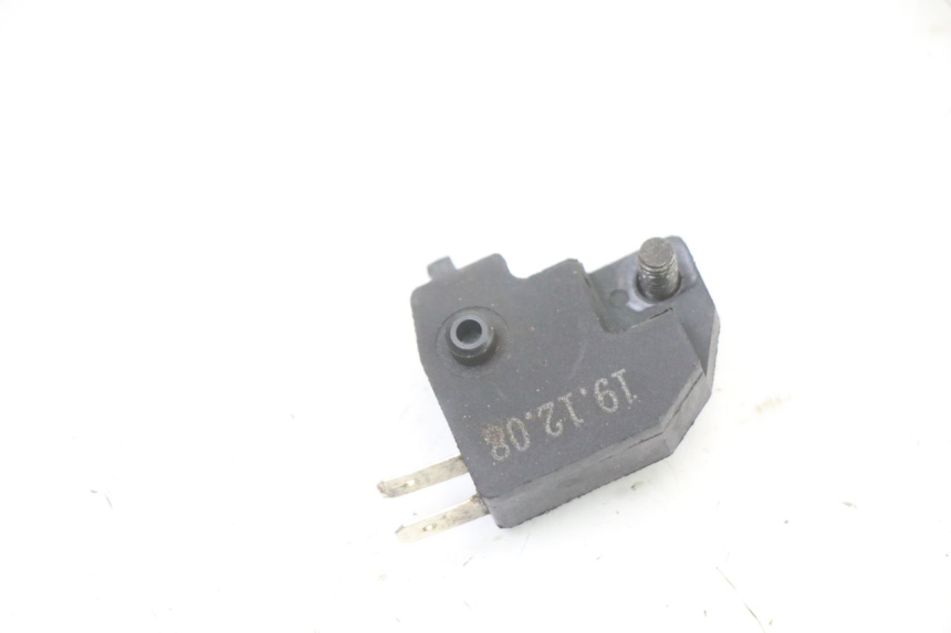 photo de INTERRUPTOR DE LUZ DE FREIO DIREITO SYM FIDDLE 3 III 125 (2014 - 2020) - Zoom do estado de desgaste