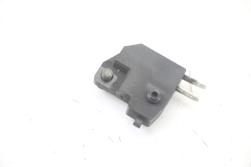 photo de INTERRUPTOR DE LUZ DE FREIO DIREITO SYM JET 14 4T 50 (2018 - 2022) - Outro ângulo de visão