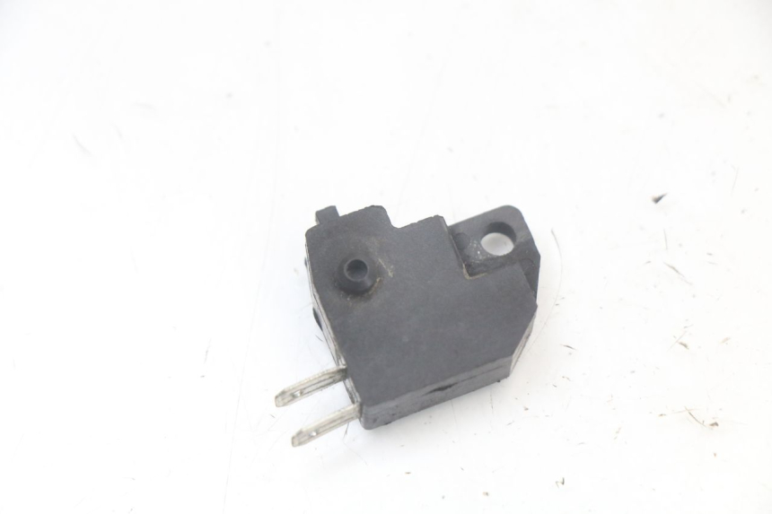 photo de INTERRUPTOR DE LUZ DE FREIO DIREITO SYM ORBIT 2 4T 50 (2018 - 2022) - Vista principal