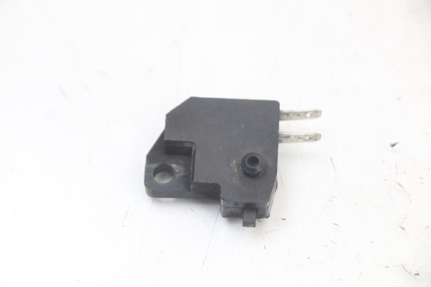 photo de INTERRUPTOR DE LUZ DE FREIO DIREITO SYM ORBIT 2 4T 50 (2018 - 2022) - Detalhe da peça