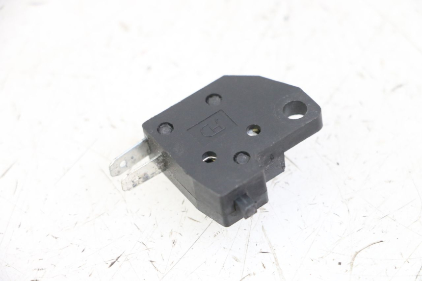photo de INTERRUPTOR DE LUZ DE FREIO DIREITO SYM ORBIT III 3 4T 50 (2018 - 2021) - Vista principal
