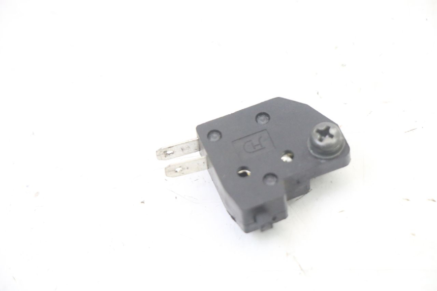 photo de INTERRUPTOR DE LUZ DE FREIO DIREITO SYM ORBIT III 3 4T 50 (2018 - 2021) - Detalhe da peça