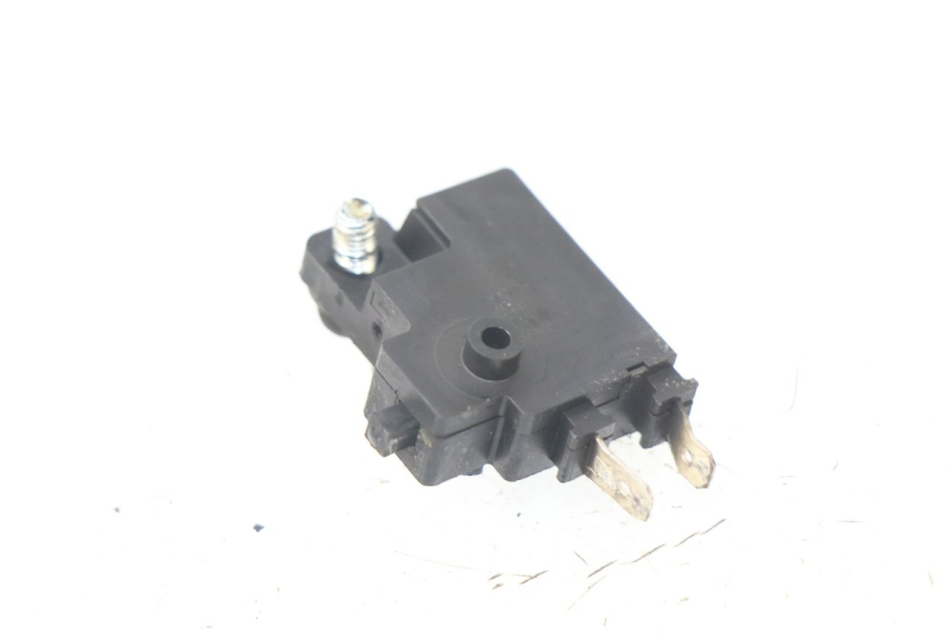 photo de INTERRUPTOR DE LUZ DE FREIO DIREITO YAMAHA TDM ABS 900 (2002 - 2014) - Detalhe da peça