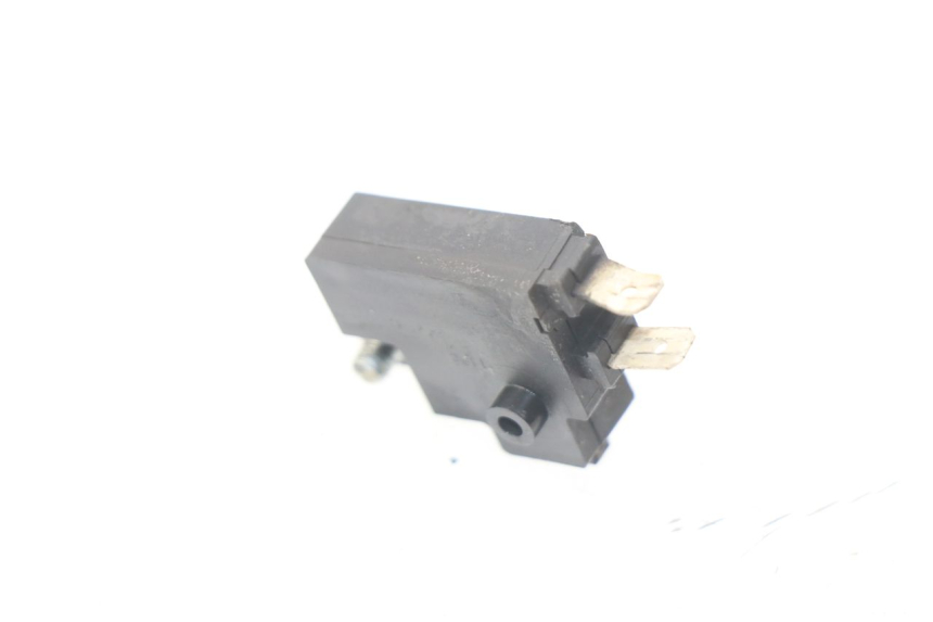 photo de INTERRUPTOR DE LUZ DE FREIO DIREITO YAMAHA TDM ABS 900 (2002 - 2014) - Zoom do estado de desgaste