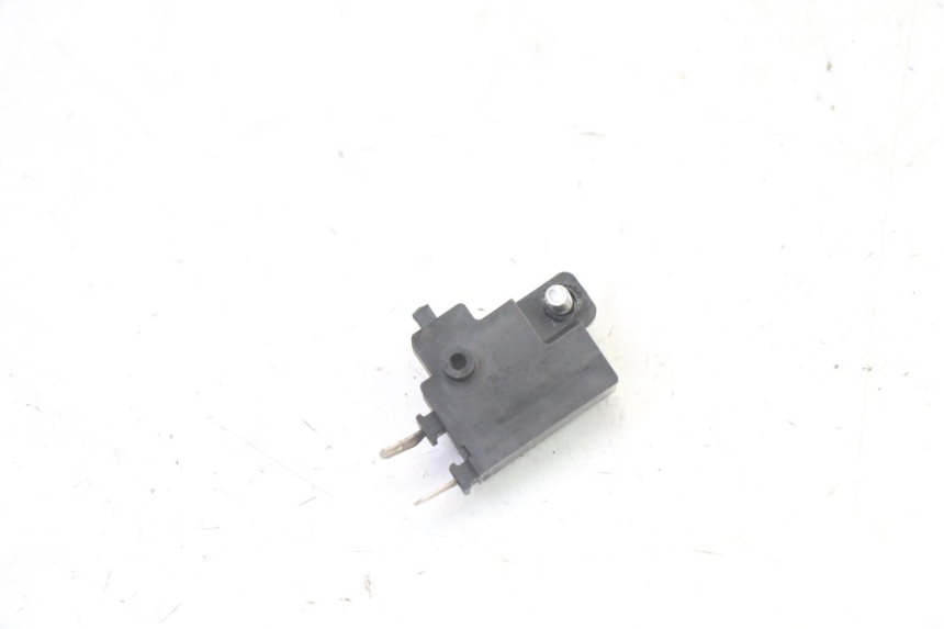 photo de INTERRUPTOR DE LUZ DE FREIO DIREITO YAMAHA TDM ABS 900 (2002 - 2014) - Zoom do estado de desgaste