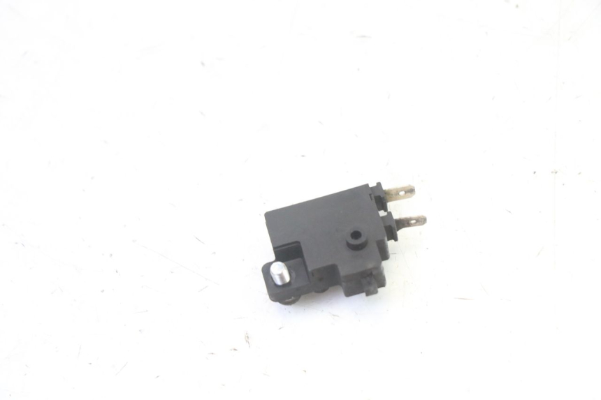 photo de INTERRUPTOR DE LUZ DE FREIO DIREITO YAMAHA TDM ABS 900 (2002 - 2014) - Outro ângulo de visão