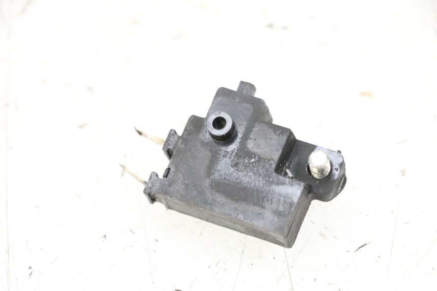 photo de INTERRUPTOR DE LUZ DE FREIO DIREITO YAMAHA TDM ABS 900 (2002 - 2014) - Detalhe da peça