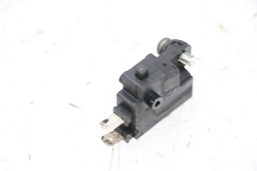 photo de INTERRUPTOR DE LUZ DE FREIO DIREITO YAMAHA TDM ABS 900 (2002 - 2014) - Zoom do estado de desgaste