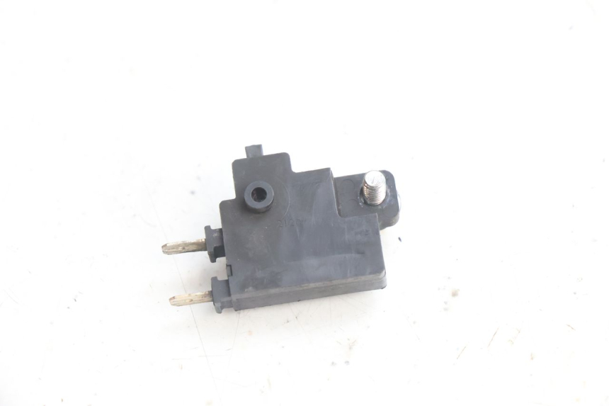 photo de INTERRUPTOR DE LUZ DE FREIO DIREITO YAMAHA TDM ABS 900 (2002 - 2014) - Zoom do estado de desgaste