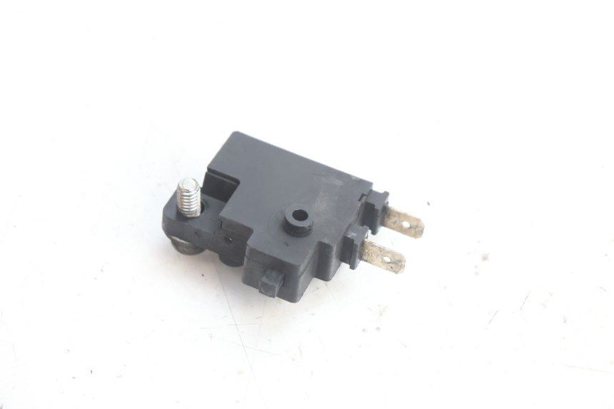 photo de INTERRUPTOR DE LUZ DE FREIO DIREITO YAMAHA TDM ABS 900 (2002 - 2014) - Outro ângulo de visão