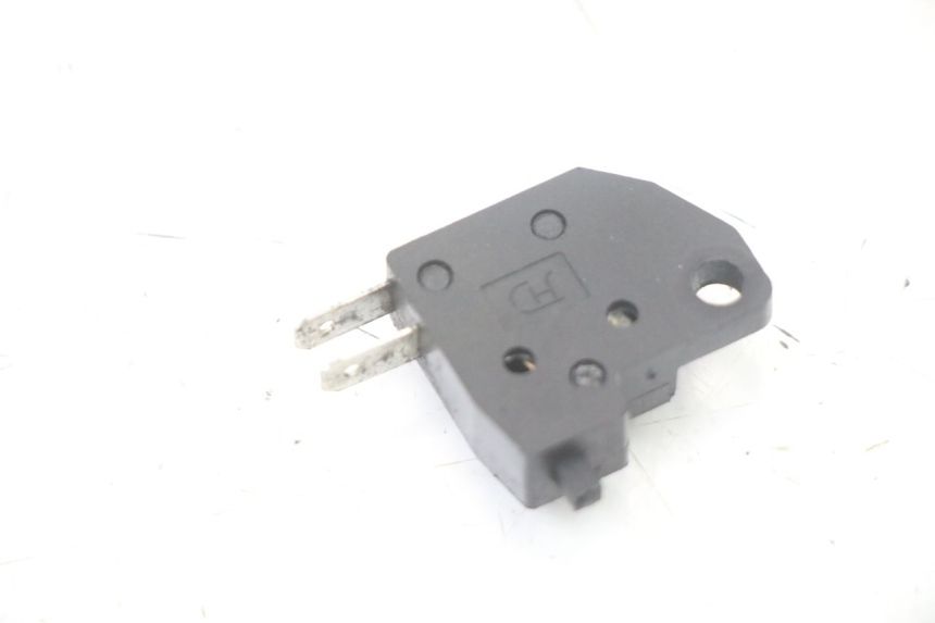 photo de INTERRUPTOR DE LUZ DE FREIO DIREITO TNT MOTOR ROMA 10' 2T 50 (2011 - 2018) - Detalhe da peça