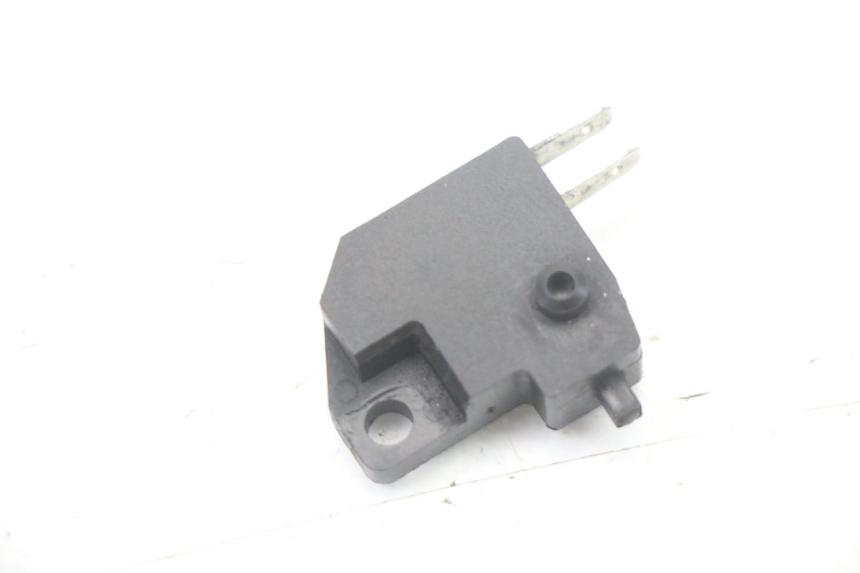 photo de INTERRUPTOR DE LUZ DE FREIO DIREITO TNT MOTOR ROMA 10' 2T 50 (2011 - 2018) - Outro ângulo de visão