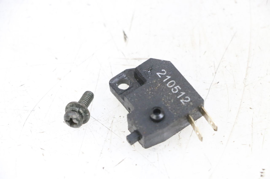 photo de INTERRUPTOR DE LUZ DE FREIO DIREITO PEUGEOT TWEET PRO EFI 4T 50 (2021 - 2022) - Zoom do estado de desgaste