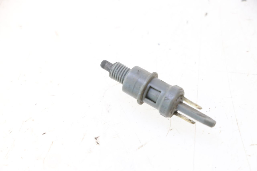 photo de INTERRUPTOR DE LUZ DE FREIO DIREITO PIAGGIO TYPHOON 50 (2000 - 2009) - Detalhe da peça