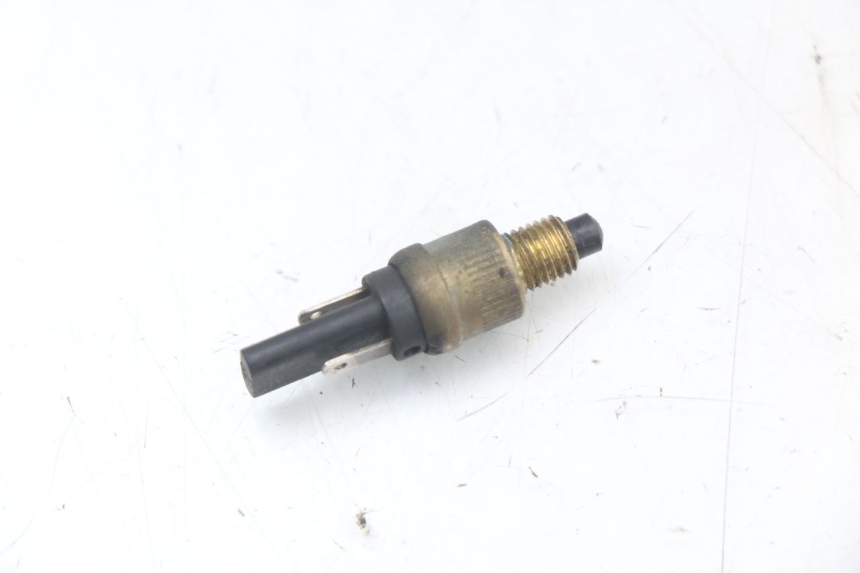photo de INTERRUPTOR DE LUZ DE FREIO DIREITO PIAGGIO TYPHOON 80 (1994 - 1997) - Detalhe da peça
