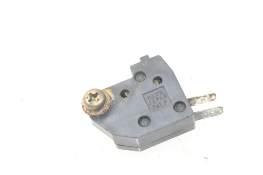 photo de INTERRUPTOR DE LUZ DE FREIO DIREITO SUZUKI UC EPICURO 125 (1999 - 2003) - Vista principal