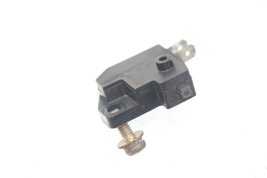 photo de INTERRUPTOR DE LUZ DE FREIO DIREITO SUZUKI UC EPICURO 125 (1999 - 2003) - Zoom do estado de desgaste