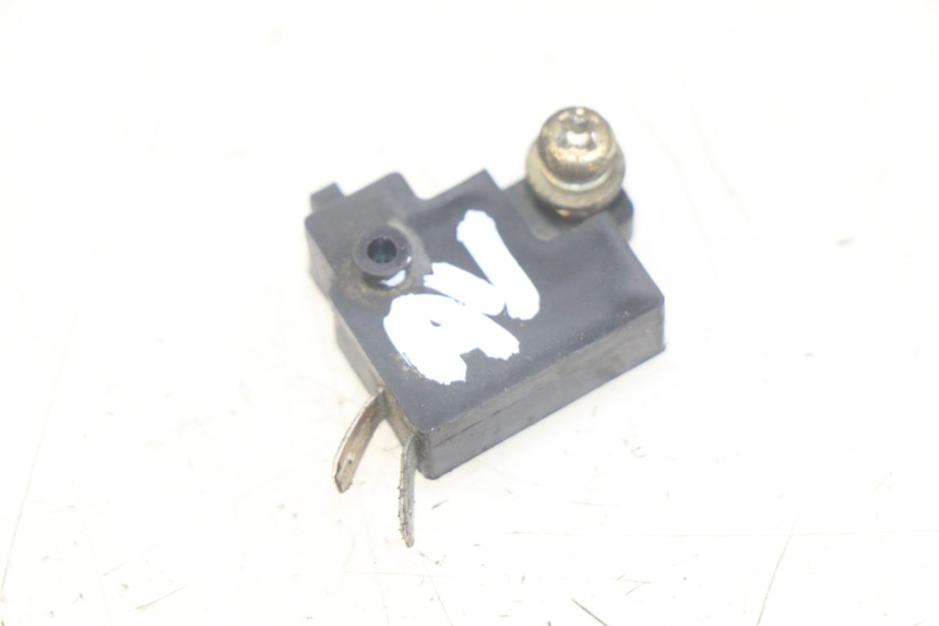 photo de INTERRUPTOR DE LUZ DE FREIO DIREITO SUZUKI UH BURGMAN 125 (2002 - 2006) - Vista principal