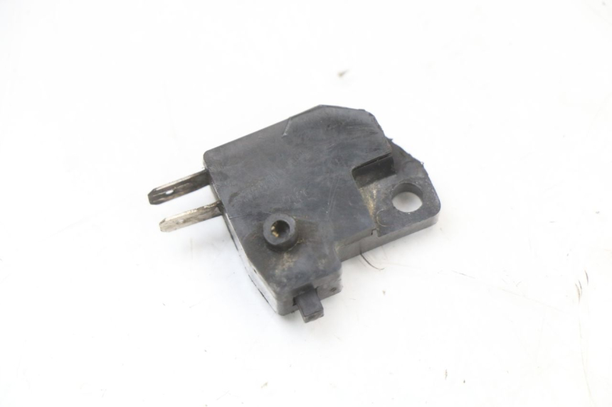 photo de INTERRUPTOR DE LUZ DE FREIO DIREITO SUZUKI UH BURGMAN 125 (2002 - 2006) - Detalhe da peça