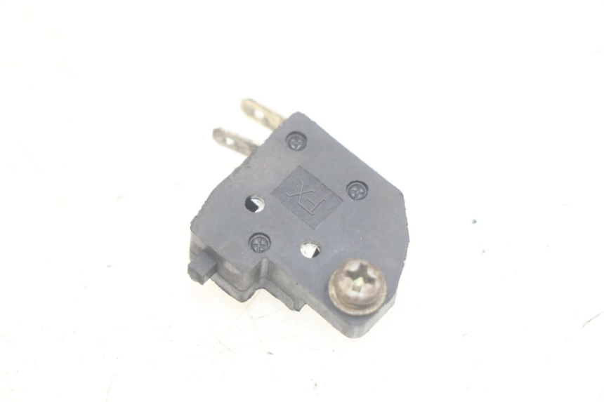 photo de INTERRUPTOR DE LUZ DE FREIO DIREITO MOTRAC URBAN 4T 50 (2016 - 2024) - Vista principal