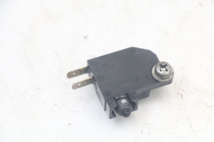 photo de INTERRUPTOR DE LUZ DE FREIO DIREITO KAWASAKI VERSYS ABS 650 (2015 - 2018) - Detalhe da peça