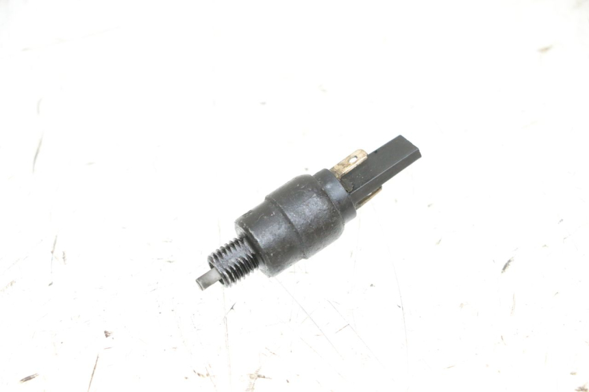 photo de INTERRUPTOR DE LUZ DE FREIO DIREITO PIAGGIO VESPA GTS SUPER IE 125 (2009 - 2016) - Detalhe da peça