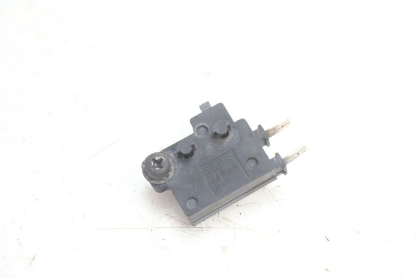 photo de INTERRUPTOR DE LUZ DE FREIO DIREITO HONDA VFR FI RC46 800 (1998 - 2001) - Vista principal