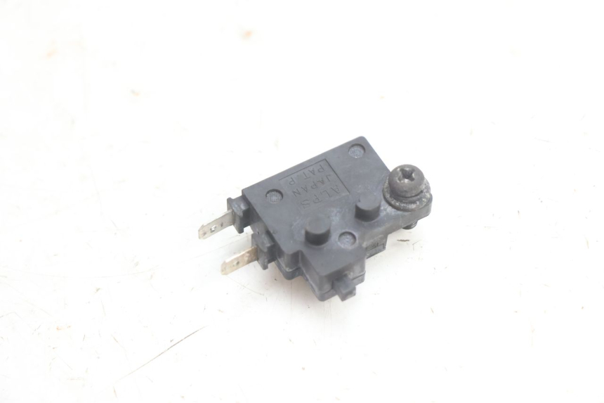 photo de INTERRUPTOR DE LUZ DE FREIO DIREITO HONDA VFR FI RC46 800 (1998 - 2001) - Detalhe da peça