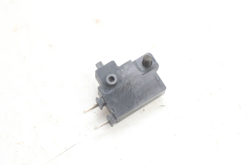 photo de INTERRUPTOR DE LUZ DE FREIO DIREITO HONDA VFR FI RC46 800 (1998 - 2001) - Zoom do estado de desgaste