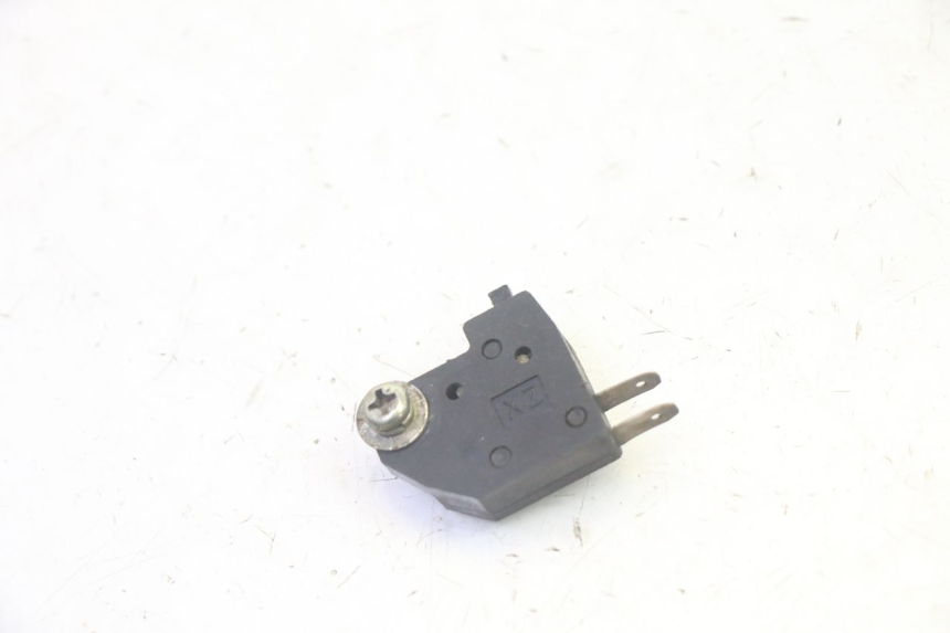 photo de INTERRUPTOR DE LUZ DE FREIO DIREITO DAELIM VJ ROADWIN FI 125 (2008 - 2017) - Vista principal