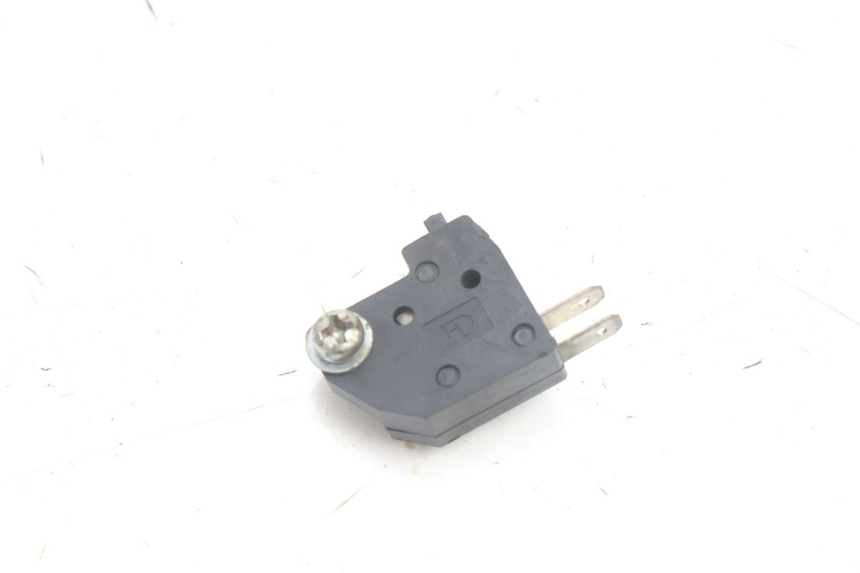 photo de CONTATOR DE LUZ DE FREIO DIREITA DAELIM VJ ROADWIN 125 (2004 - 2007) - Vista principal